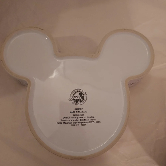 Disney White & Black Mickey Mouse Casserole Dish with Lid Snowflake Design - Picture 10 of 10